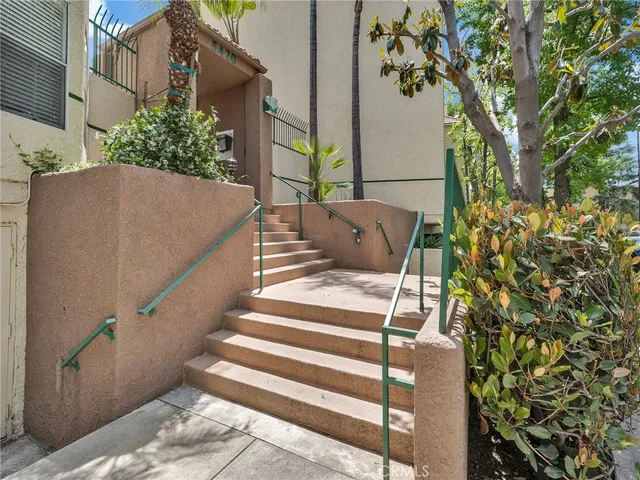 $650,000 | 5420 Sylmar Avenue, Unit 113, Sherman Oaks, CA 91401