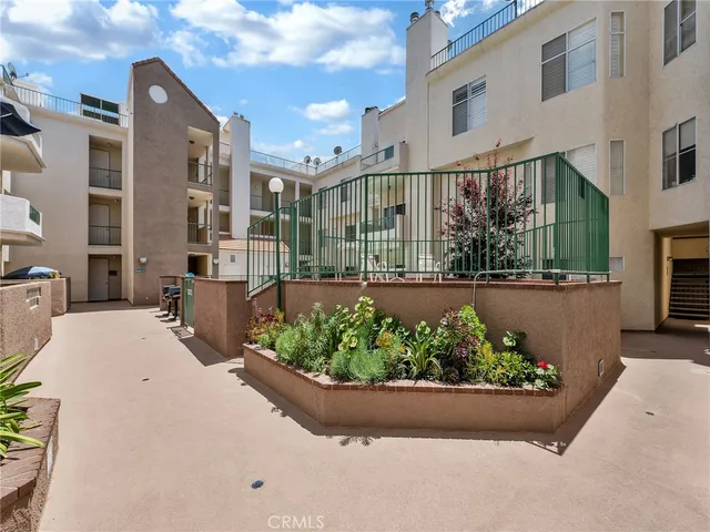 $650,000 | 5420 Sylmar Avenue, Unit 113, Sherman Oaks, CA 91401