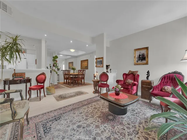 $650,000 | 5420 Sylmar Avenue, Unit 113, Sherman Oaks, CA 91401