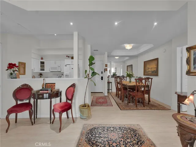 $650,000 | 5420 Sylmar Avenue, Unit 113, Sherman Oaks, CA 91401