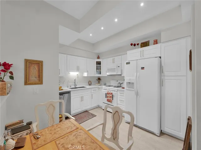 $650,000 | 5420 Sylmar Avenue, Unit 113, Sherman Oaks, CA 91401