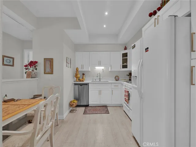 $650,000 | 5420 Sylmar Avenue, Unit 113, Sherman Oaks, CA 91401