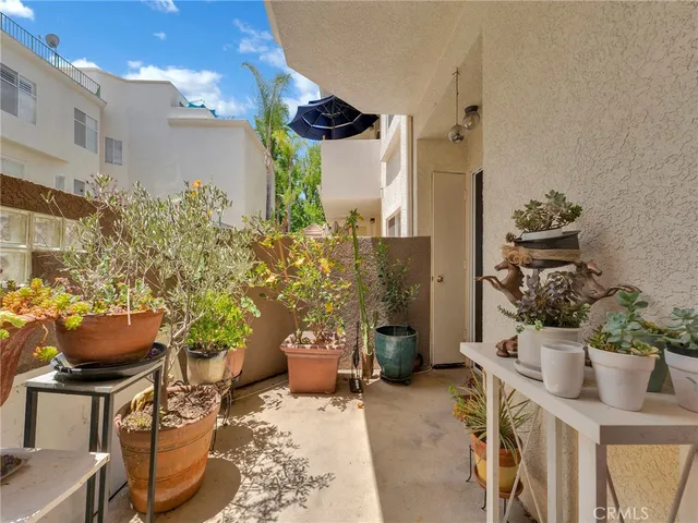 $650,000 | 5420 Sylmar Avenue, Unit 113, Sherman Oaks, CA 91401