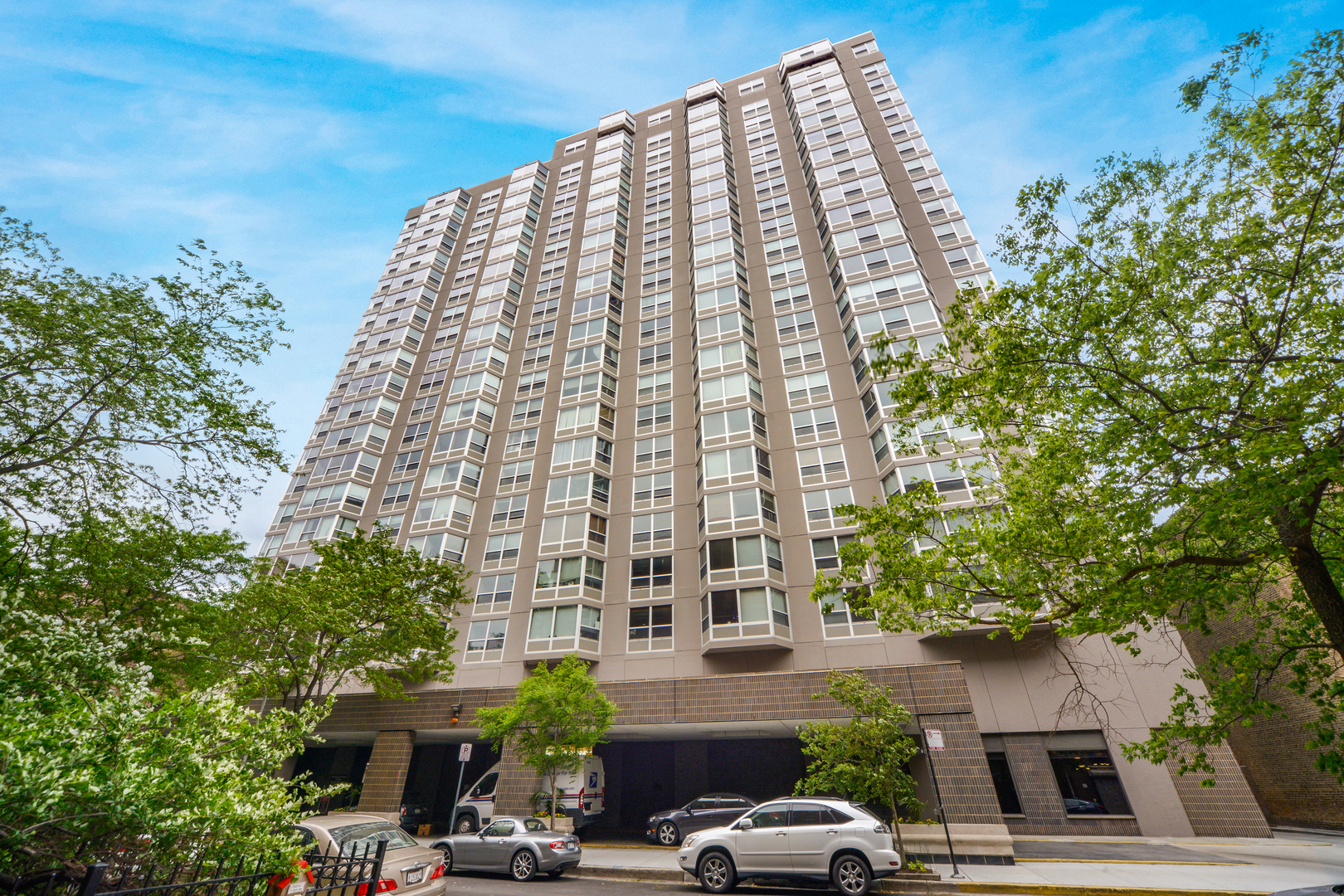 720 West Gordon Terrace, Unit 3L Chicago, IL 60613 - Photo 1 of 8