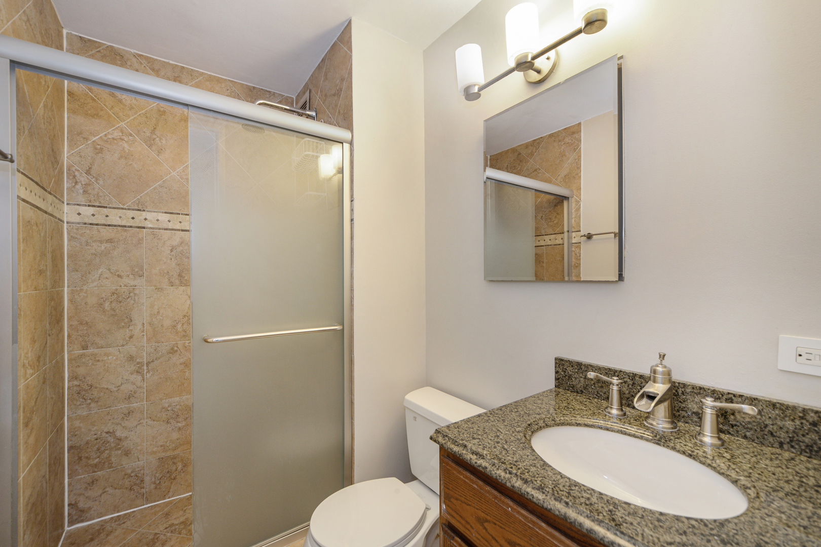 720 West Gordon Terrace, Unit 3L Chicago, IL 60613 - Photo 7 of 8