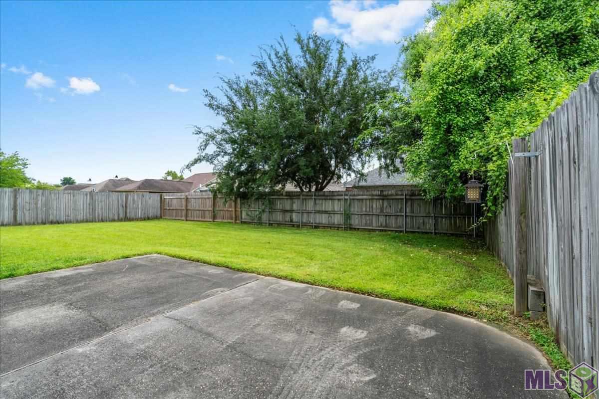 10223 Springpark Avenue Baton Rouge, LA 70810 - Photo 15 of 15 Fully fenced backyard