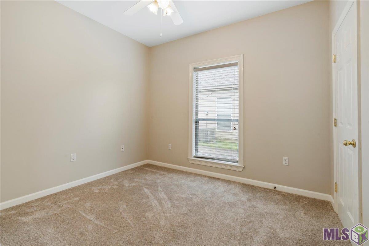 10223 Springpark Avenue Baton Rouge, LA 70810 - Photo 10 of 15 Guest bedroom