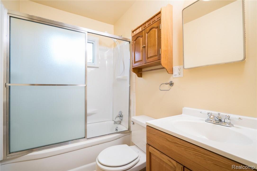 15320 Frazho Road Roseville, MI 48066 - Photo 15 of 28 Frazho-24.jpg