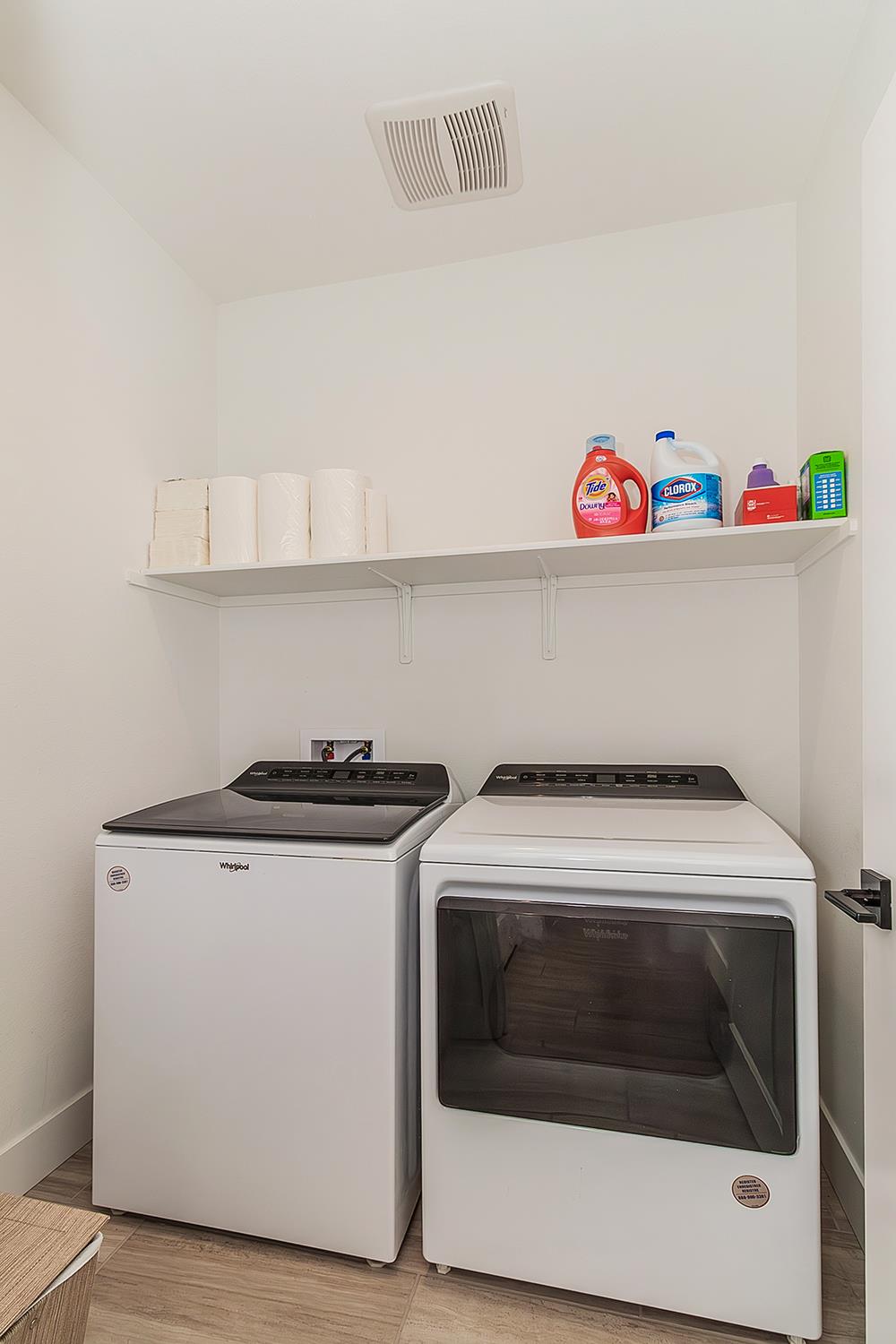 4593 Orchard Hills Road Madera, CA 93636 - Photo 17 of 21 Indoor Laundry