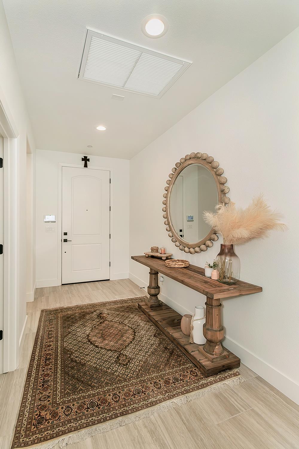 4593 Orchard Hills Road Madera, CA 93636 - Photo 2 of 21 Large inviting entry