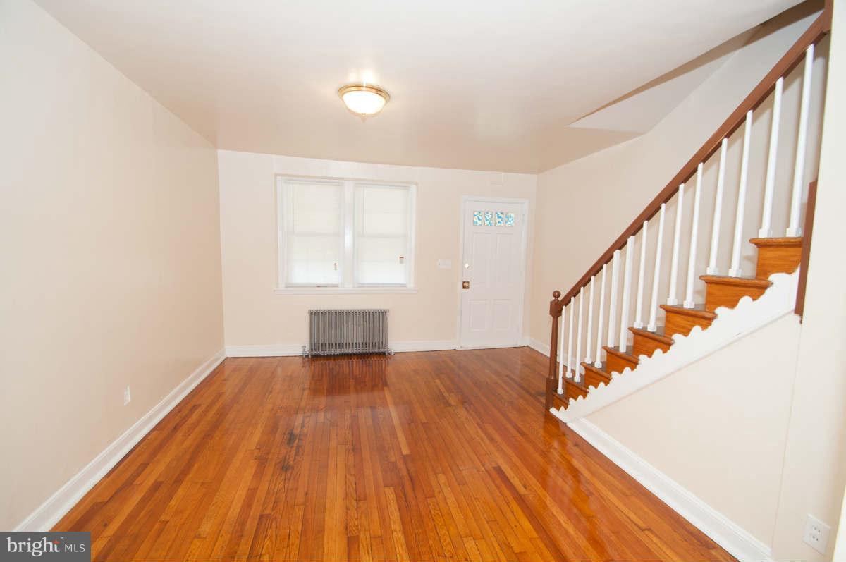 512 East Cold Spring Lane Baltimore, MD 21212 - Photo 4 of 14 Living Room