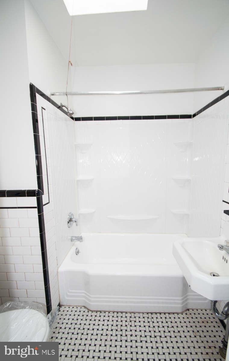 512 East Cold Spring Lane Baltimore, MD 21212 - Photo 10 of 14 Bath