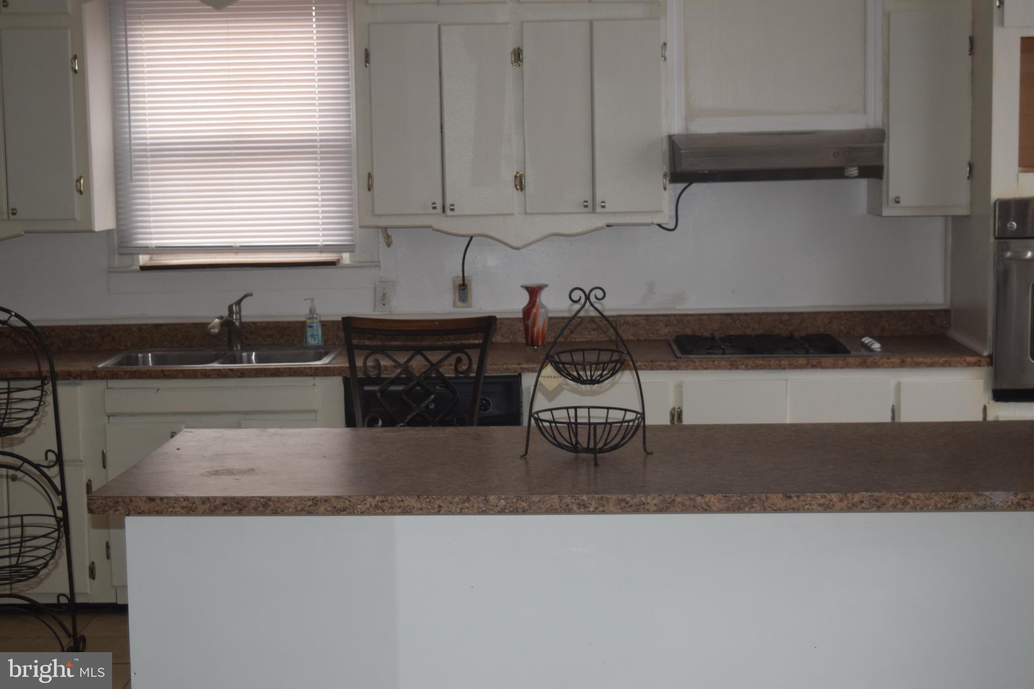 3709 Barrington Road Baltimore, MD 21215 - Photo 16 of 29