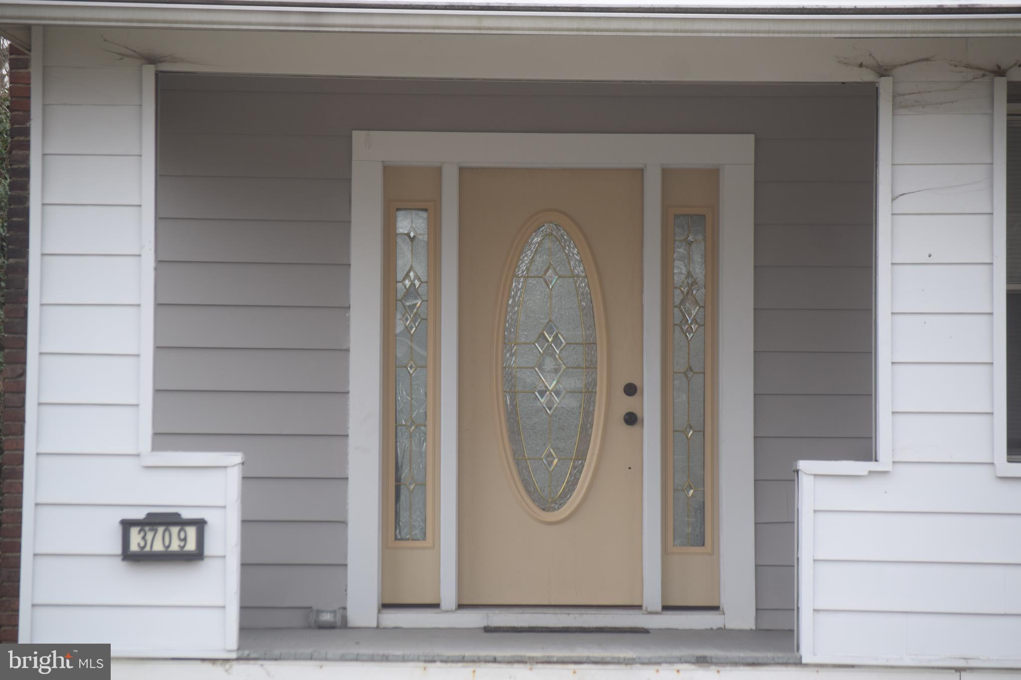 3709 Barrington Road Baltimore, MD 21215 - Photo 3 of 29