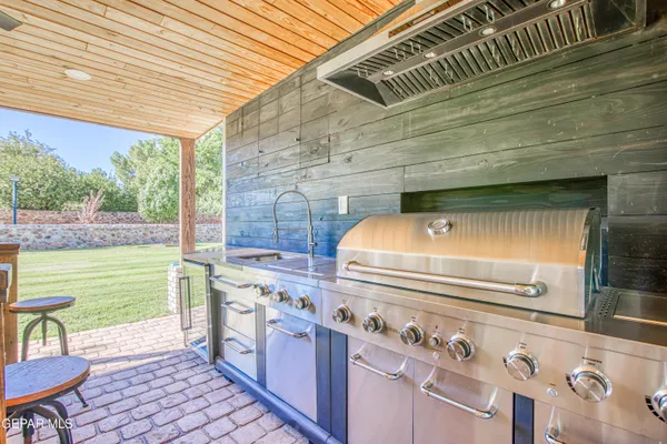 $1,167,000 | 716 Meadowlark Drive, El Paso, TX 79922