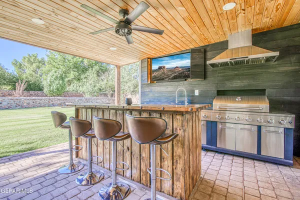 $1,167,000 | 716 Meadowlark Drive, El Paso, TX 79922