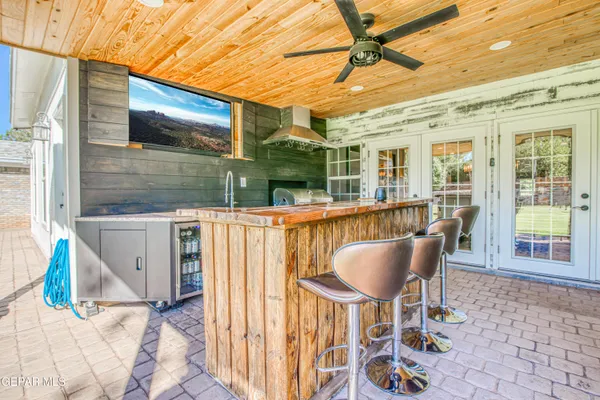 $1,167,000 | 716 Meadowlark Drive, El Paso, TX 79922