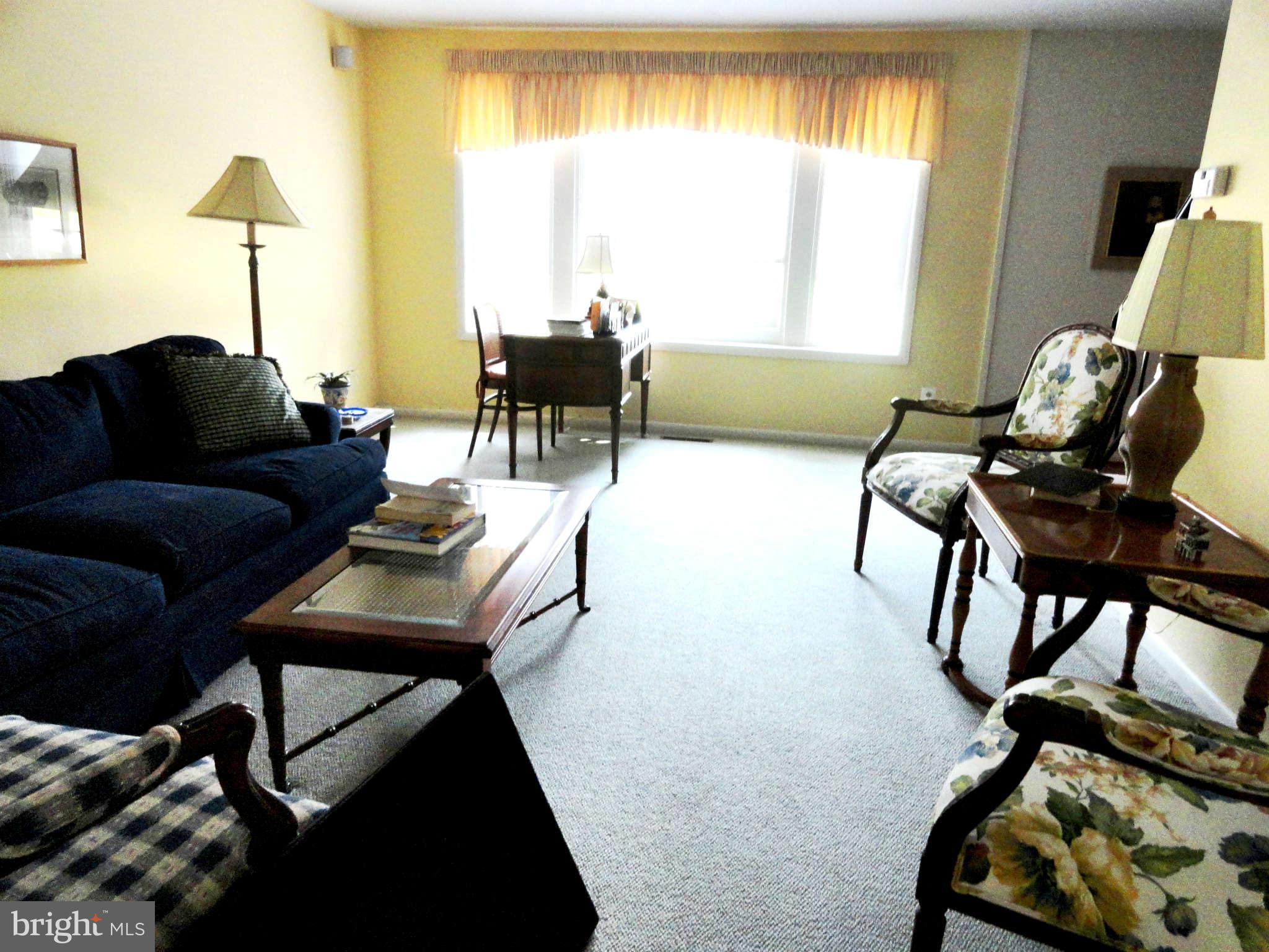 3414 Birch Hollow Road Baltimore, MD 21208 - Photo 3 of 30 Living Room