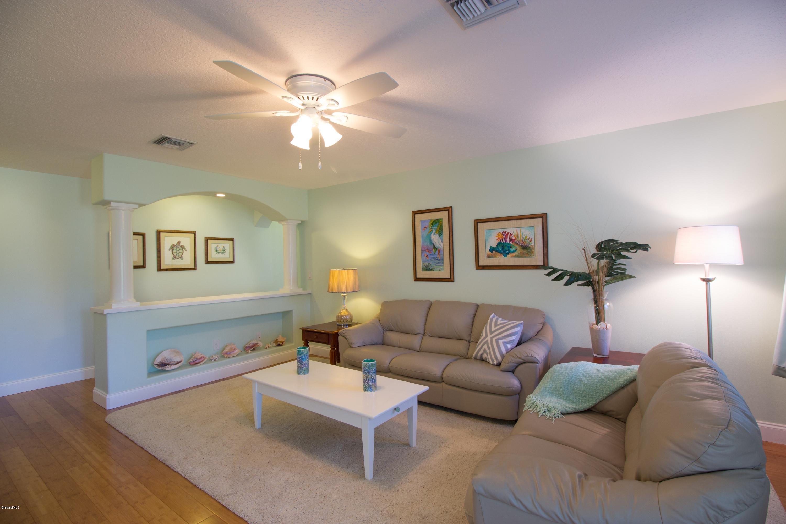 FORMAL LIVING ROOM!