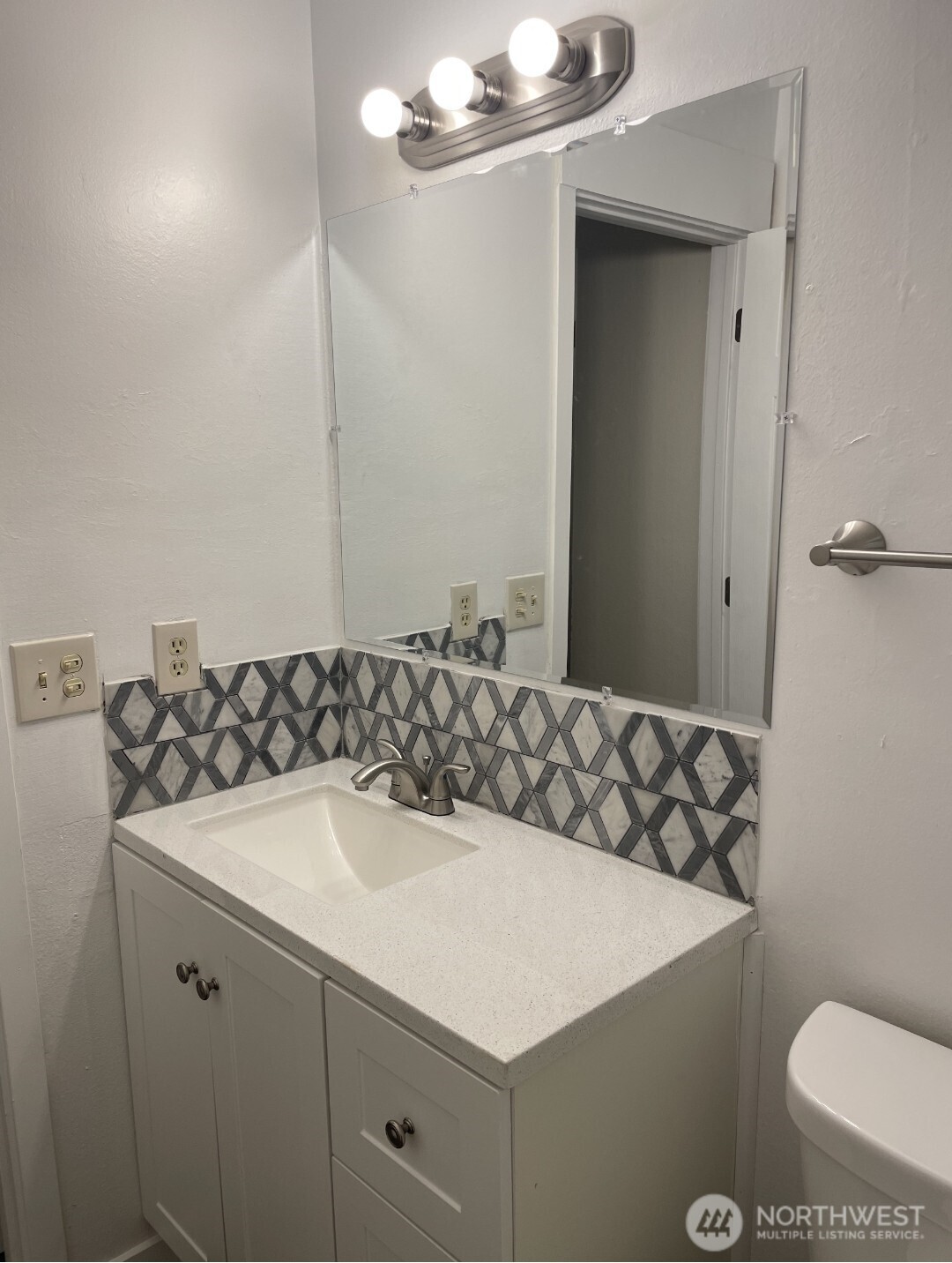 102 Garden Hill Road West Elma, WA 98541 - Photo 8 of 16 a bathroom with a sink and a toilet