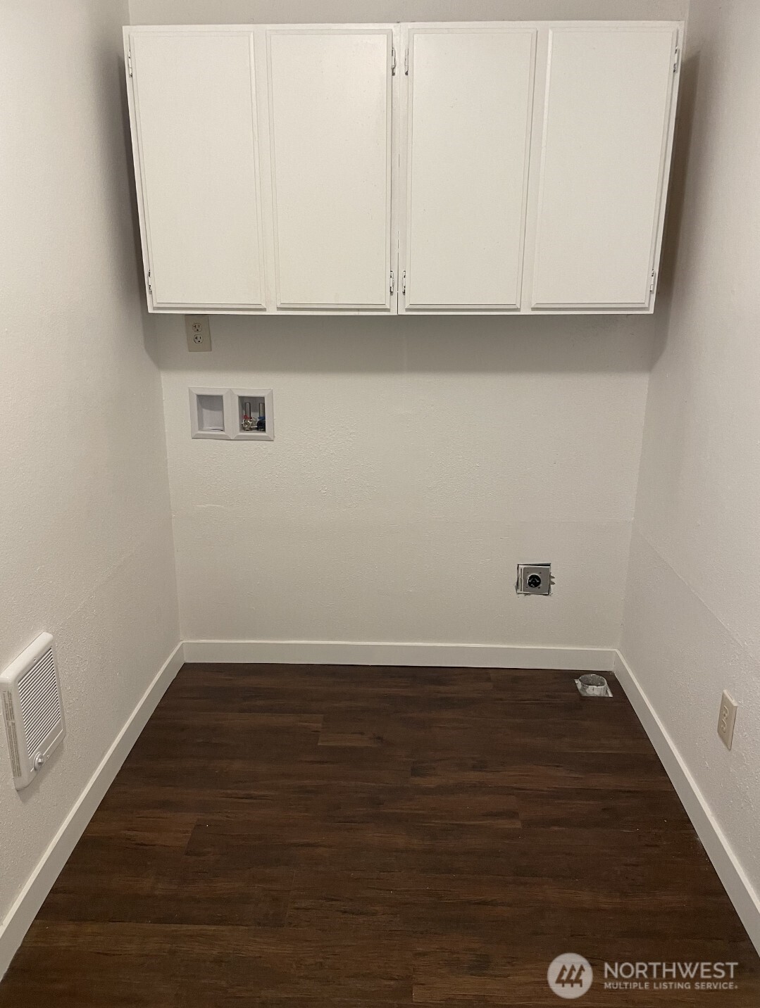 102 Garden Hill Road West Elma, WA 98541 - Photo 10 of 16 a view of an empty room with wooden floor