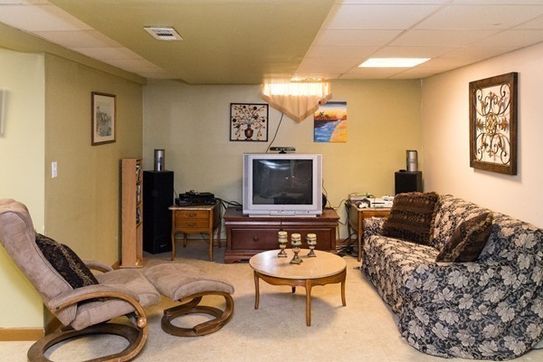 12 Jimmy Court Springfield, MA 01104 - Photo 17 of 18 Gallery Image 17
