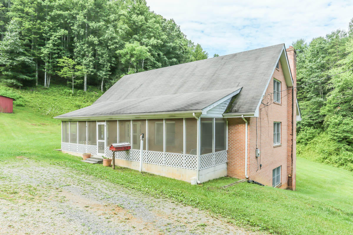 2910 Scott Road Hiwassee, VA 24347 - Photo 1 of 48 DGA_8385