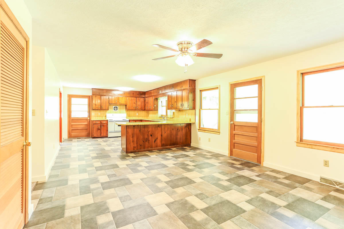 2910 Scott Road Hiwassee, VA 24347 - Photo 14 of 48 DGA_8463