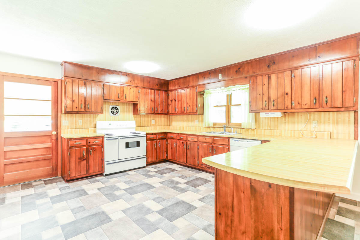 2910 Scott Road Hiwassee, VA 24347 - Photo 3 of 48 DGA_8453