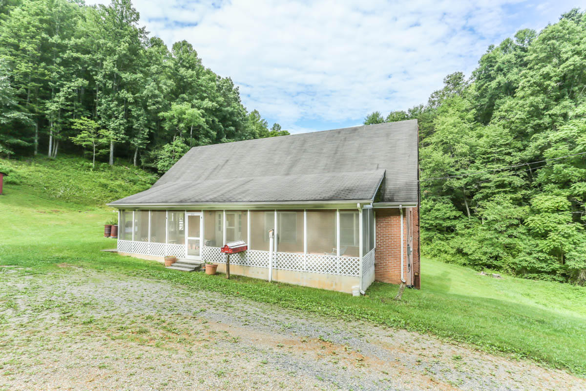 2910 Scott Road Hiwassee, VA 24347 - Photo 36 of 48 DGA_8384