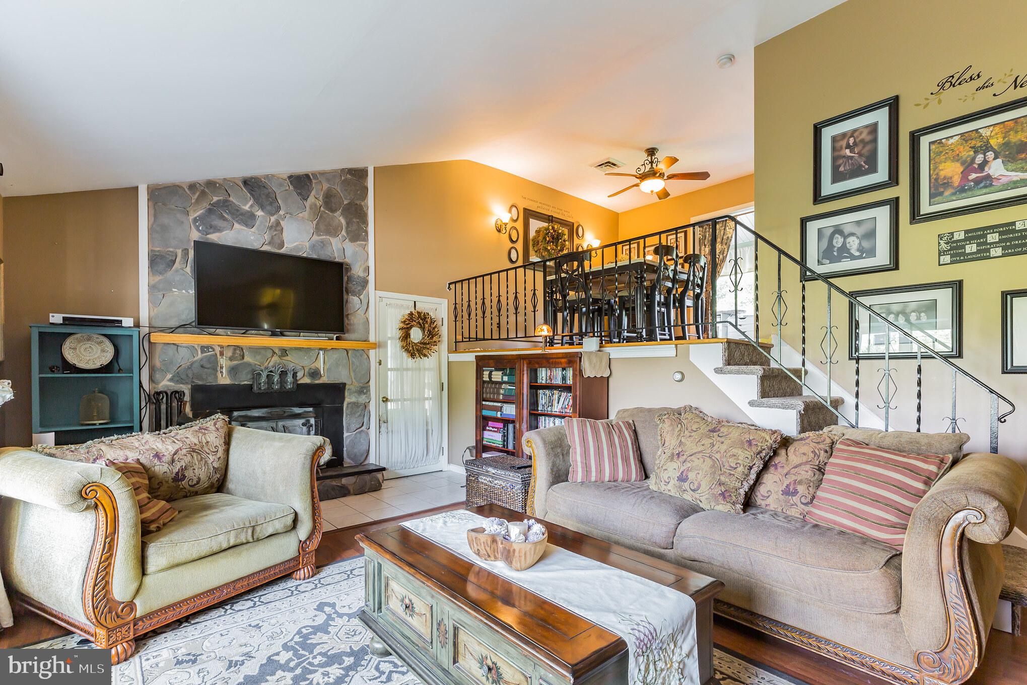 103 Defiance Road Malaga, NJ 08328 - Photo 11 of 38 Living Room