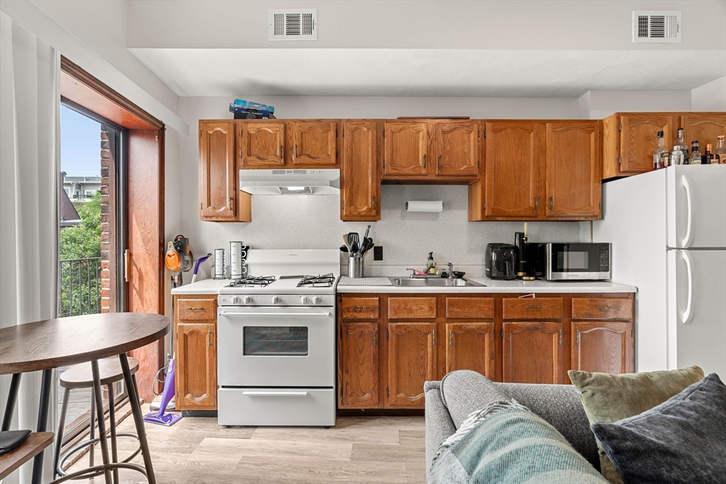 141 Emerson Street, Unit 4 Boston, MA 02127 - Photo 6 of 12