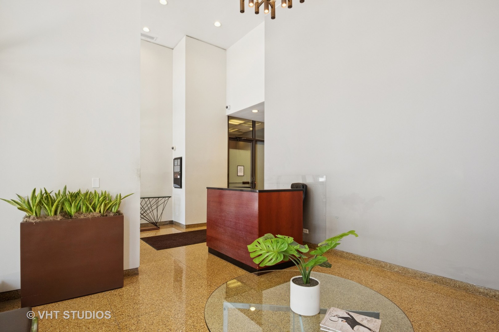 3150 North Sheridan Road, Unit 5A Chicago, IL 60657 - Photo 2 of 34 a view of a living room