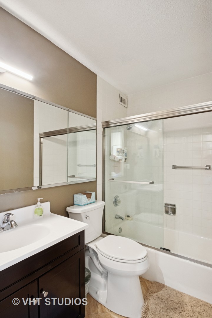 3150 North Sheridan Road, Unit 5A Chicago, IL 60657 - Photo 26 of 34 a bathroom with a sink a toilet and shower