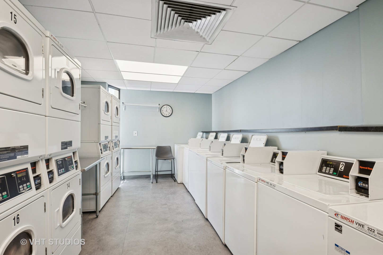 3150 North Sheridan Road, Unit 5A Chicago, IL 60657 - Photo 32 of 34 a utility room with multiple dryer and washer