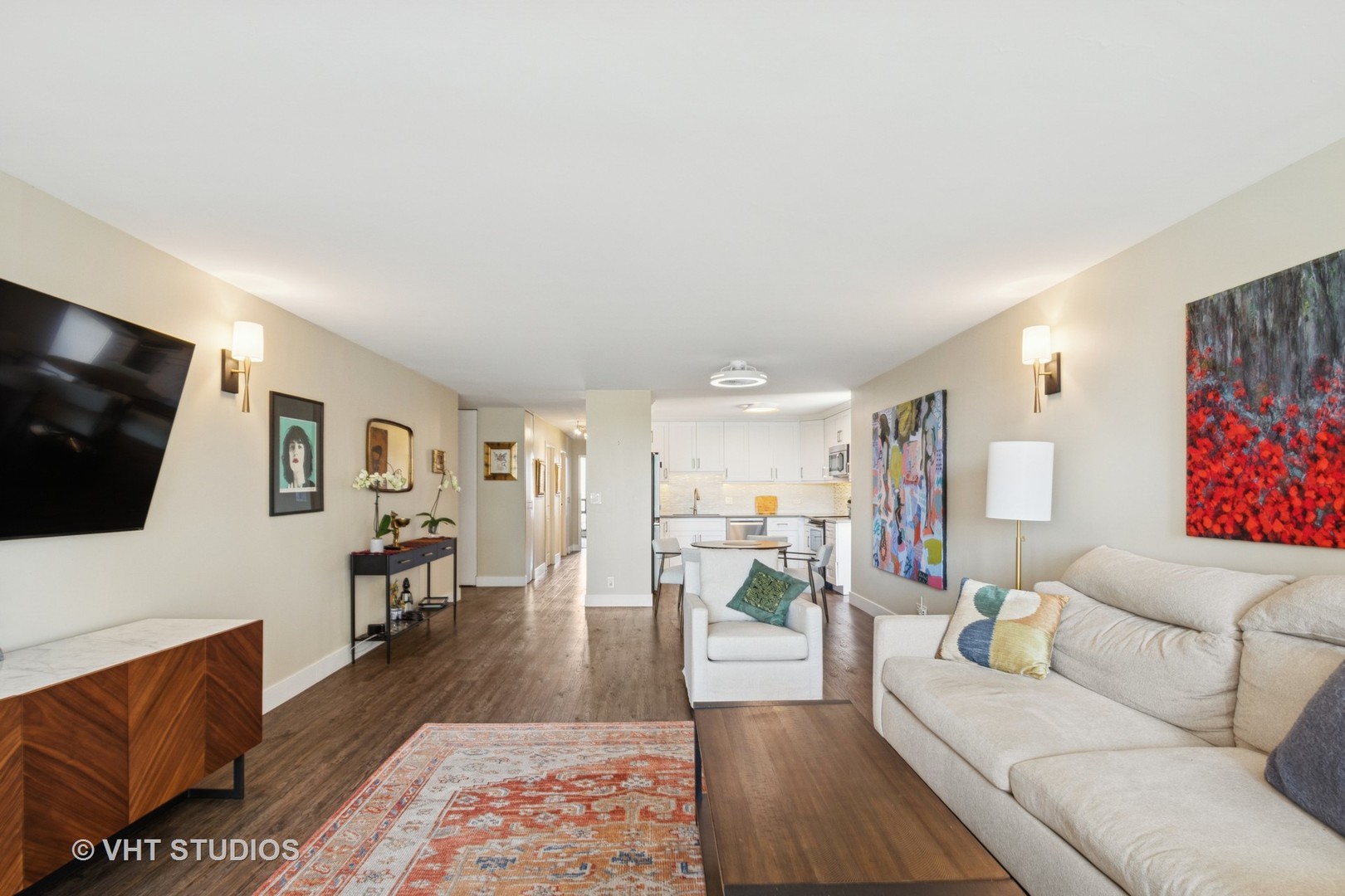 3150 North Sheridan Road, Unit 5A Chicago, IL 60657 - Photo 9 of 34 a living room with furniture and a flat screen tv