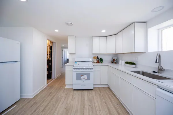 $339,900 | 5424 Oakville Waltz Road, New Boston, MI 48164