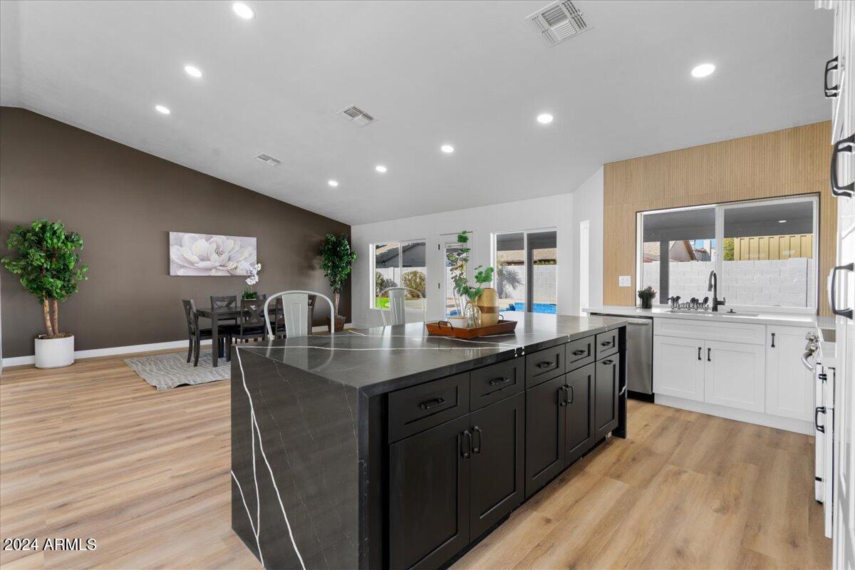 7740 West Calavar Road Peoria, AZ 85381 - Photo 7 of 42 07-QVB09403