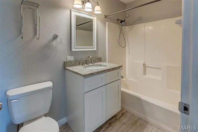 $275,000 | 25 Clark Drive, Fairview Heights, IL 62208