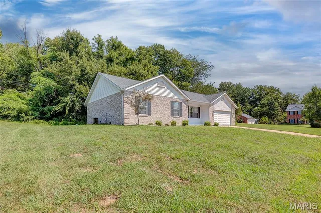 $275,000 | 25 Clark Drive, Fairview Heights, IL 62208