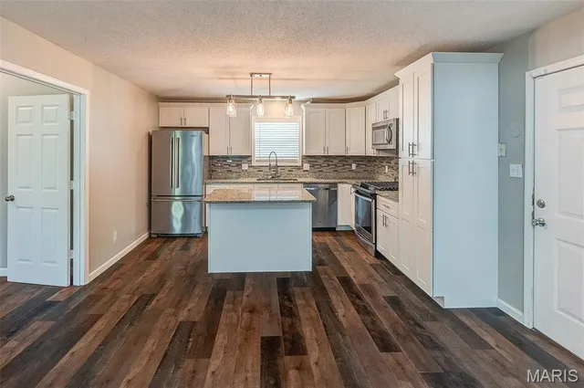 $275,000 | 25 Clark Drive, Fairview Heights, IL 62208