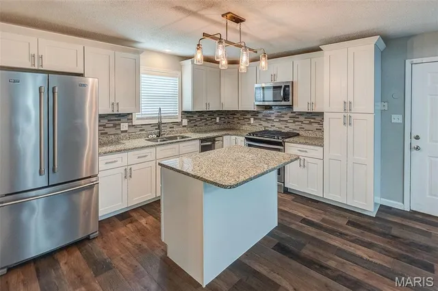 $275,000 | 25 Clark Drive, Fairview Heights, IL 62208