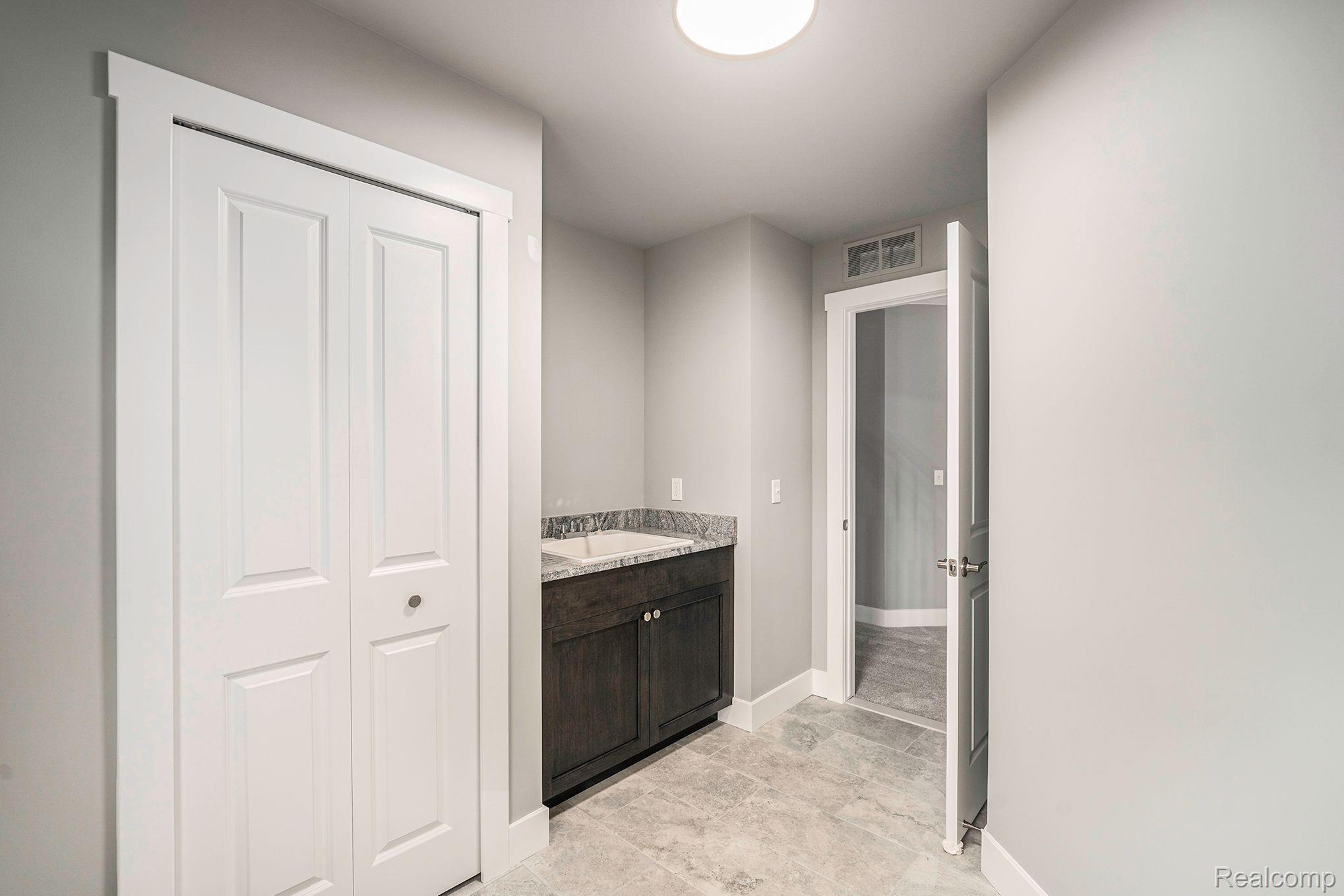 47745 Card Road Macomb, MI 48044 - Photo 18 of 29 Gallery Image 18