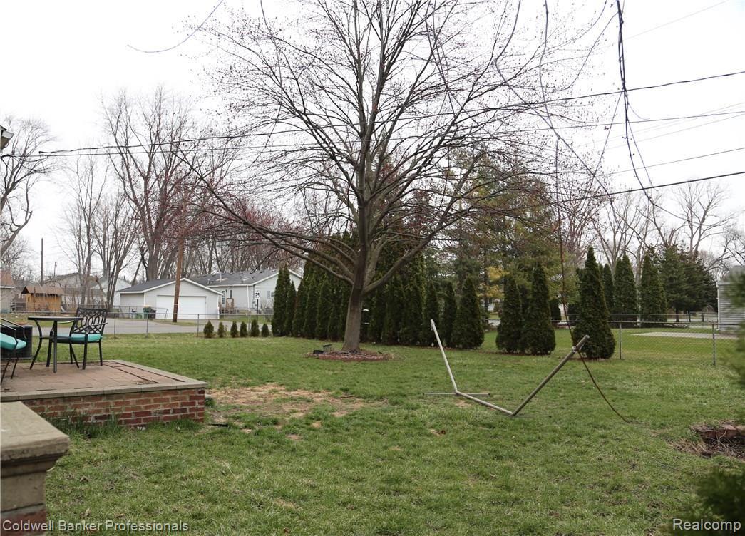 21654 Middlebelt Road Farmington, MI 48336 - Photo 23 of 23 YARD2.jpg