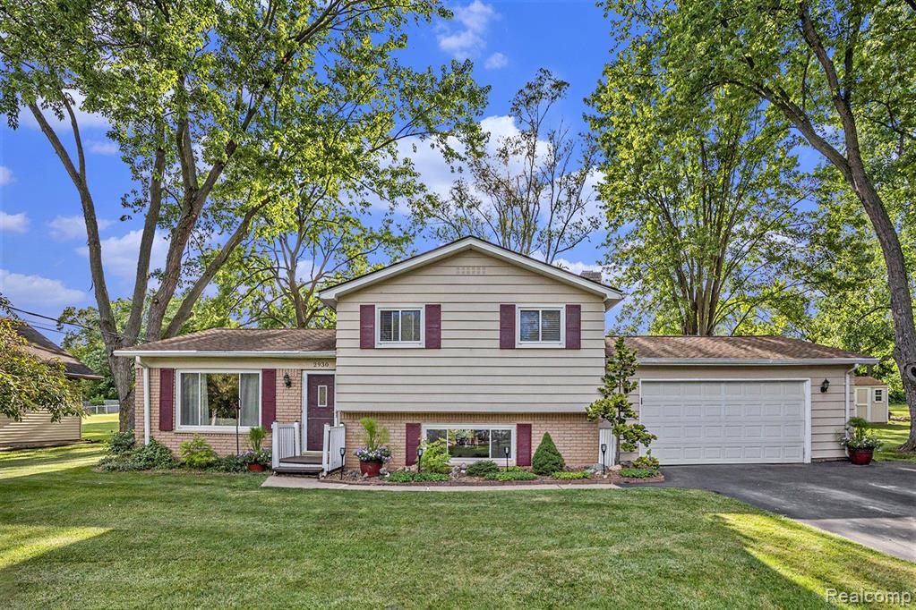 2930 Devondale Road Rochester Hills, MI 48309 - Photo 1 of 33