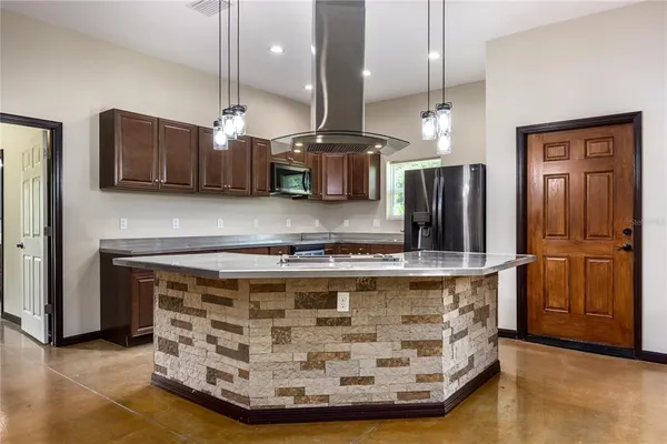 $639,000 | 131 Riley Lake Drive, Hawthorne, FL 32640
