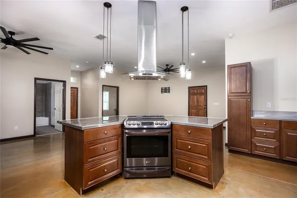 $639,000 | 131 Riley Lake Drive, Hawthorne, FL 32640