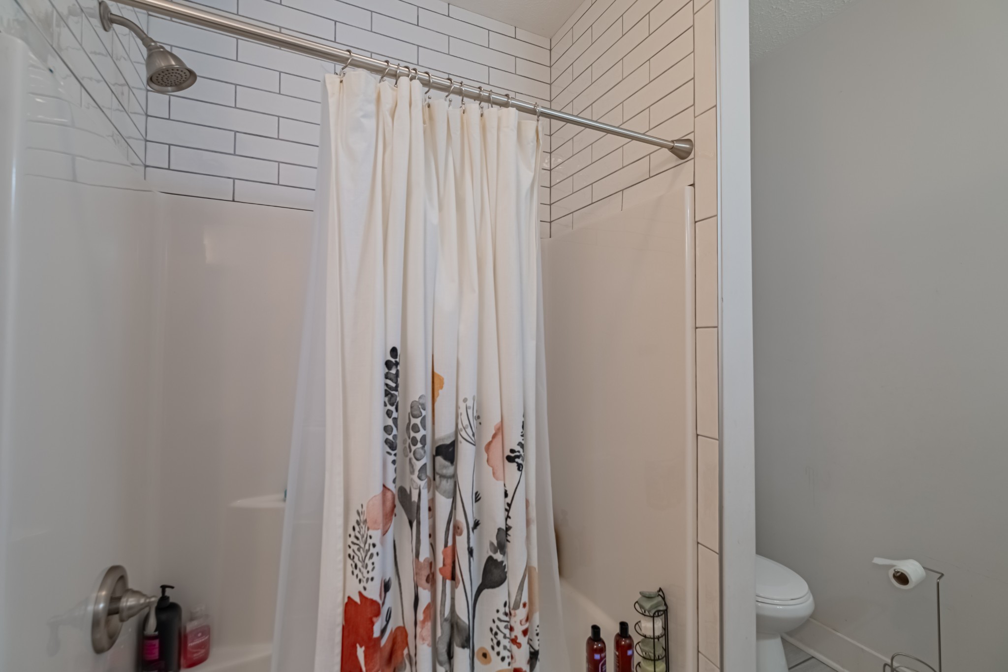 362 Lakeview Street Manchester, TN 37355 - Photo 21 of 39 a bathroom with a shower curtain