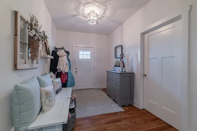 a view of a livingroom with furniture