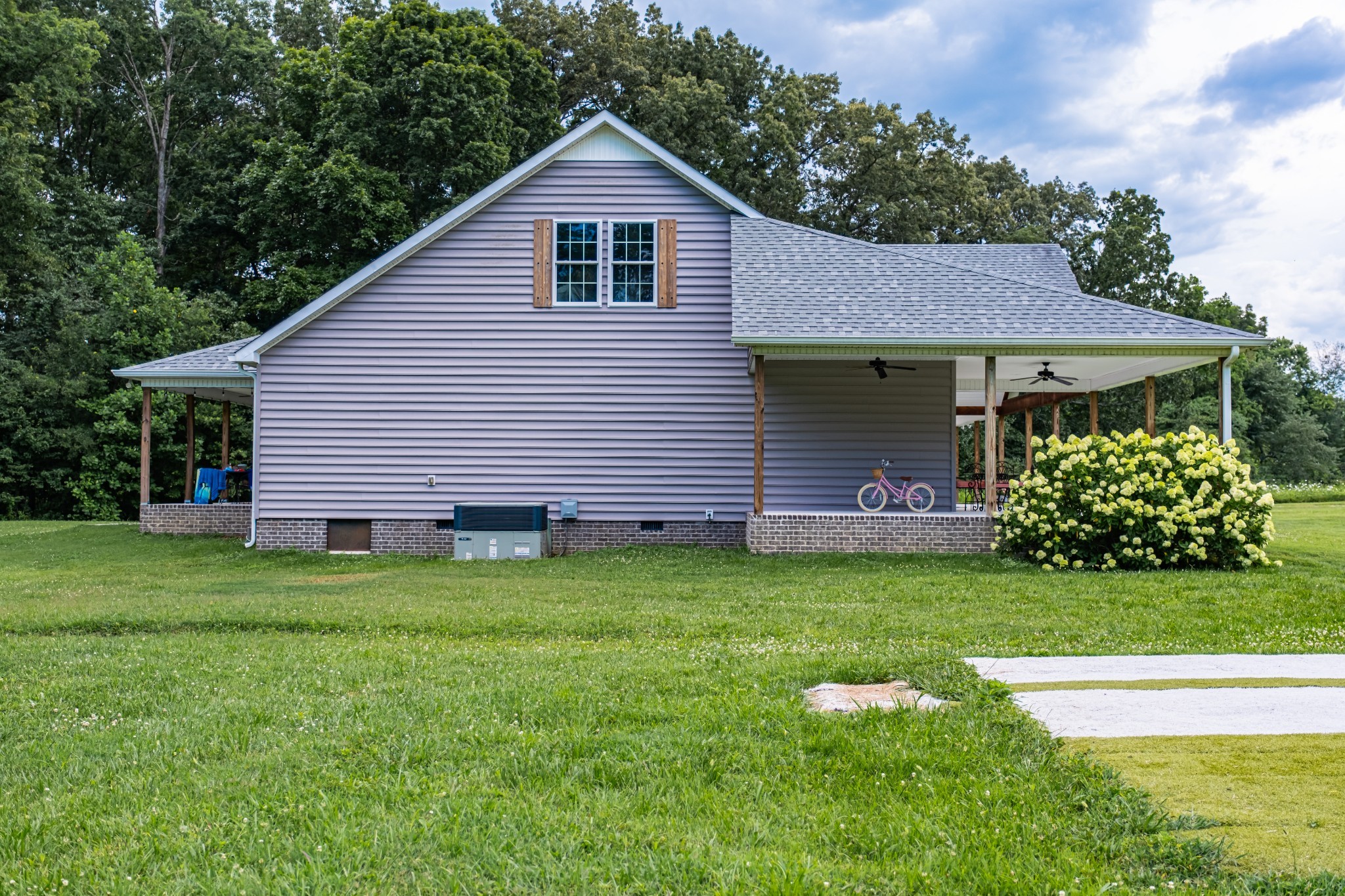362 Lakeview Street Manchester, TN 37355 - Photo 39 of 39 a front view of a house with a garden